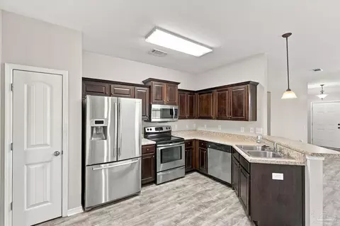 Kitchen - 3934 Willow Glen Dr, Pace, FL 32571 photo 1 of 2