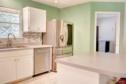 Kitchen - 4837 Shane Way, Pace, FL 32571 photo 5 of 7