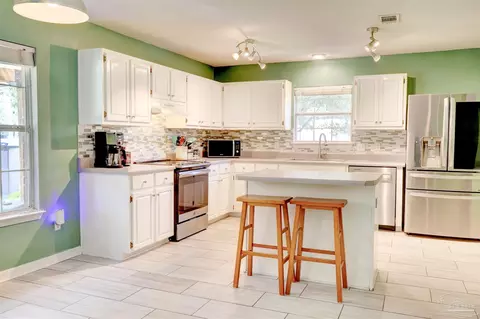 Kitchen - 4837 Shane Way, Pace, FL 32571 photo 4 of 7