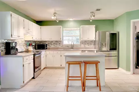 Kitchen - 4837 Shane Way, Pace, FL 32571 photo 2 of 7
