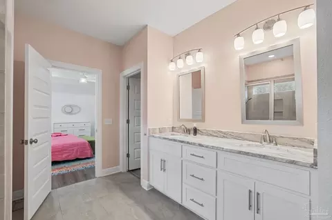 Bath - 8953 Eureka St, Milton, FL 32583 photo 2 of 5