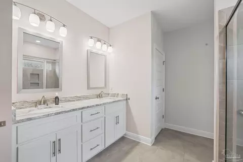 Bath - 8953 Eureka St, Milton, FL 32583 photo 1 of 5