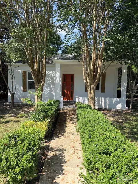 13 Lincoln Rd, Pensacola, FL 32507