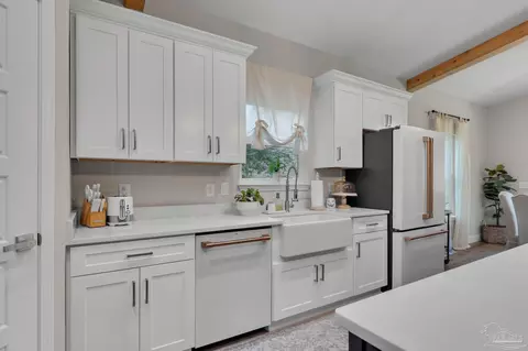 Kitchen - 10830 Straw Bridge Rd, Jay, FL 32565 photo 8 of 13