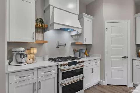 Kitchen - 10830 Straw Bridge Rd, Jay, FL 32565 photo 5 of 13