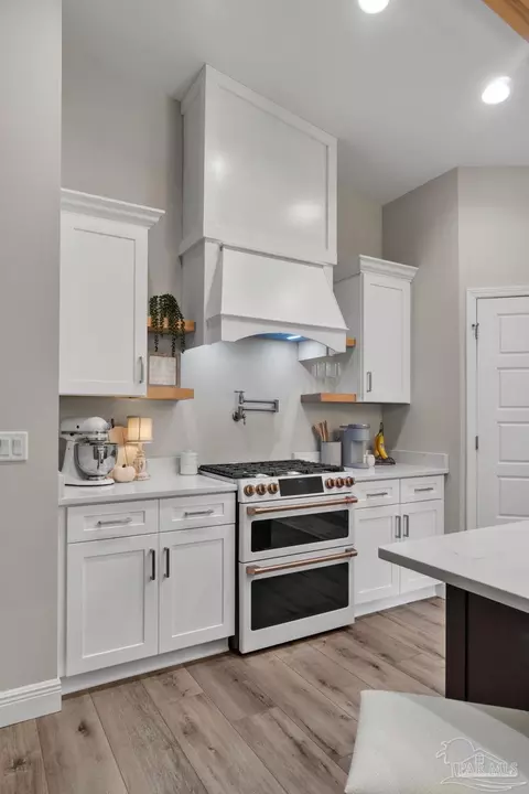 Kitchen - 10830 Straw Bridge Rd, Jay, FL 32565 photo 6 of 13