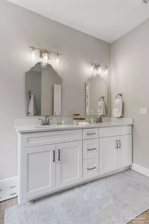 Bath - 10830 Straw Bridge Rd, Jay, FL 32565 photo 4 of 12