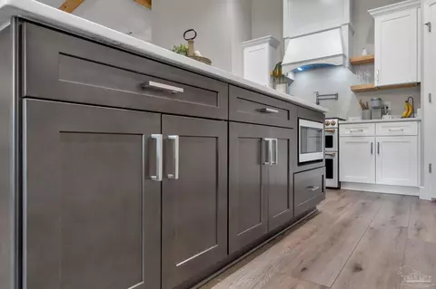 Kitchen - 10830 Straw Bridge Rd, Jay, FL 32565 photo 12 of 13