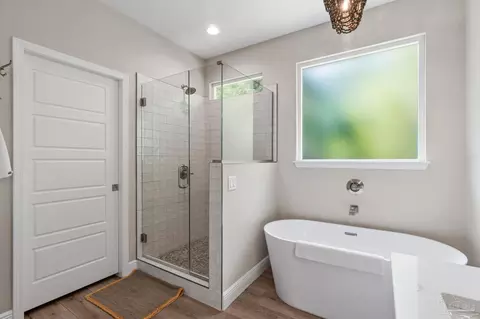 Bath - 10830 Straw Bridge Rd, Jay, FL 32565 photo 7 of 12