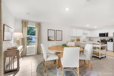 Dining - 4040 Edgefield St, Milton, FL 32583 photo 2 of 3