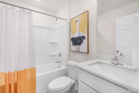 Bath - 4040 Edgefield St, Milton, FL 32583 photo 3 of 3
