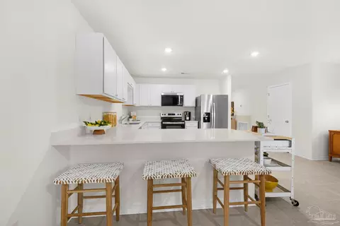 Kitchen - 4040 Edgefield St, Milton, FL 32583 photo 6 of 6