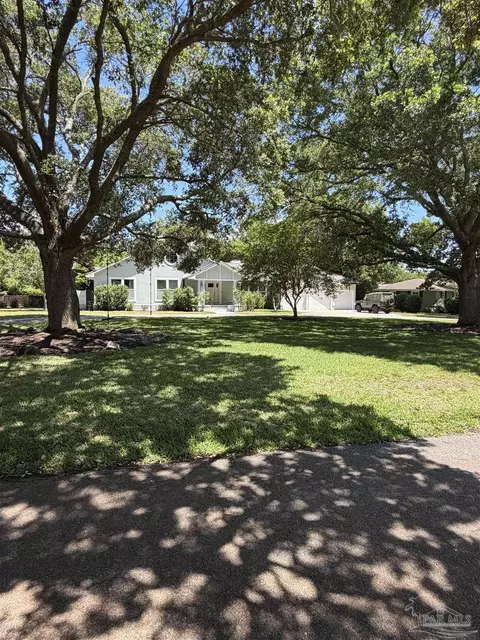 69 Star Lake Dr, Pensacola, FL 32507