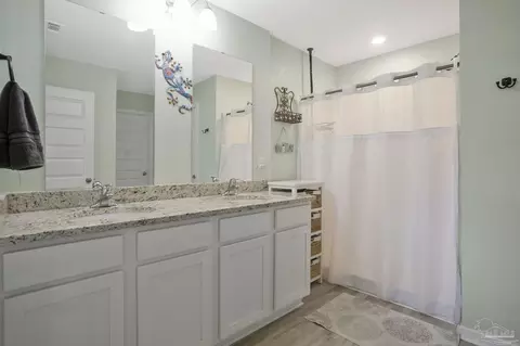 Bath - 8664 Tarsus Dr, Milton, FL 32583 photo 1 of 2
