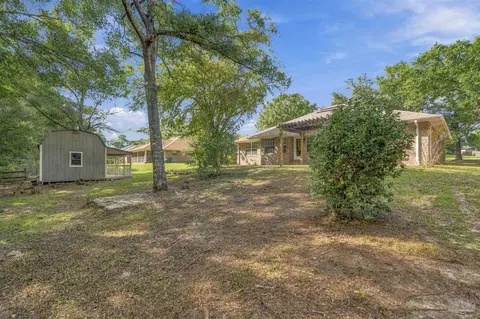 Exterior - 5998 Ridgeview Dr, Milton, FL 32570 photo 3 of 5