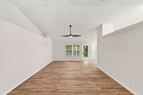 Living - 5998 Ridgeview Dr, Milton, FL 32570 photo 2 of 5