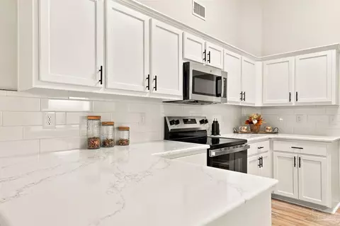 Kitchen - 5998 Ridgeview Dr, Milton, FL 32570 photo 8 of 8