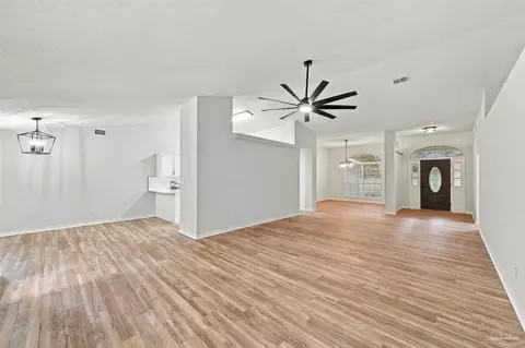 Living - 5998 Ridgeview Dr, Milton, FL 32570 photo 4 of 5