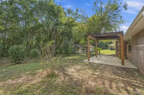 Exterior - 5998 Ridgeview Dr, Milton, FL 32570 photo 2 of 5