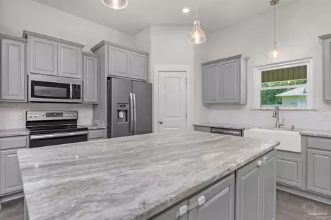 Kitchen - 4902 Landmark Ln, Pace, FL 32571 photo 4 of 6