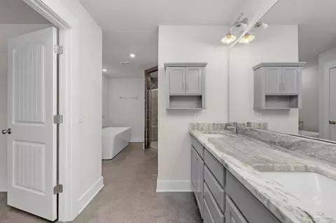 Bath - 4902 Landmark Ln, Pace, FL 32571 photo 4 of 5
