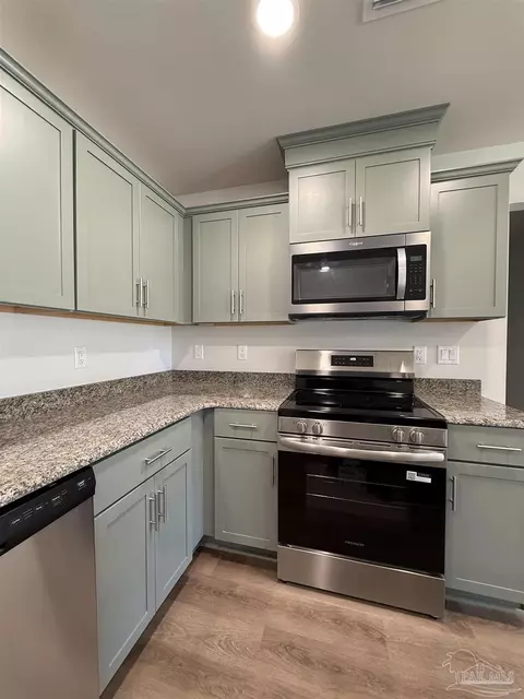 Kitchen - 5142 Blackmon Dr, Jay, FL 32565 photo 4 of 4
