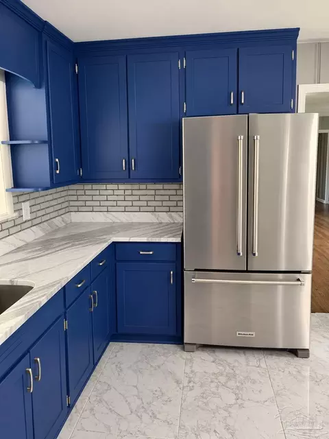 Kitchen - 4941 Henry St, Milton, FL 32570 photo 2 of 5
