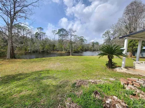 Exterior - 4941 Henry St, Milton, FL 32570 photo 2 of 5