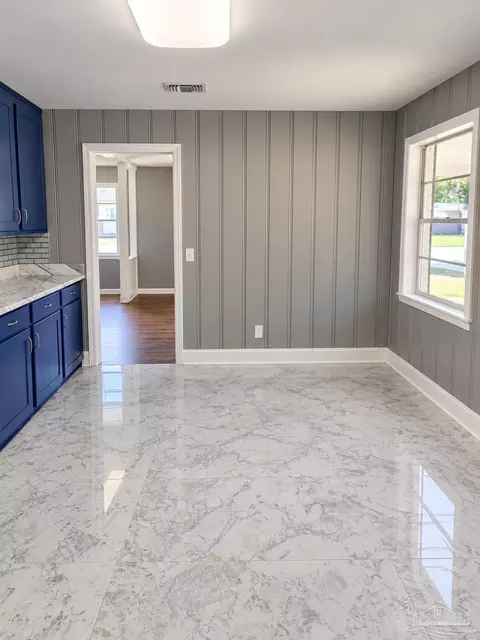 Kitchen - 4941 Henry St, Milton, FL 32570 photo 4 of 5