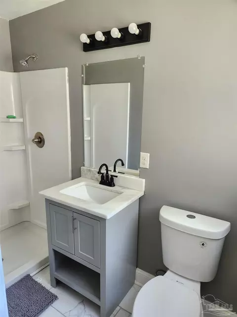 Bath - 4941 Henry St, Milton, FL 32570 photo 2 of 2