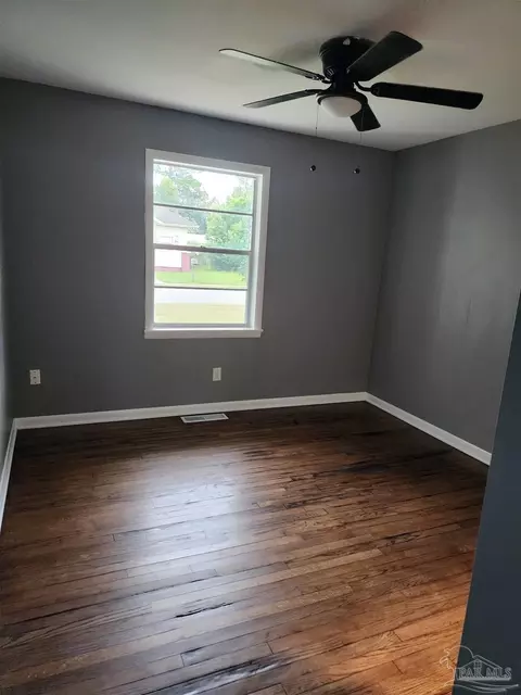 Bedroom - 4941 Henry St, Milton, FL 32570 photo 3 of 3