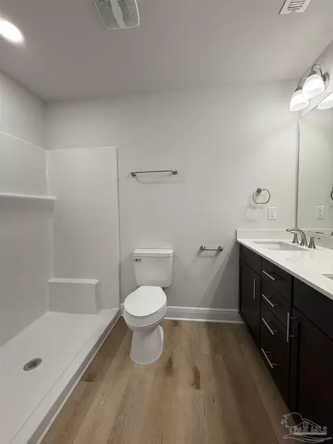 Bath - 3981 Mccutchin Dr, Jay, FL 32565 photo 2 of 6