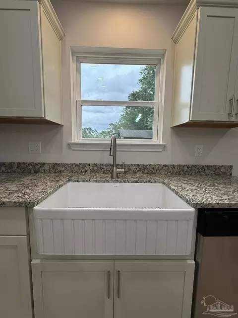 Kitchen - 3981 Mccutchin Dr, Jay, FL 32565 photo 5 of 5