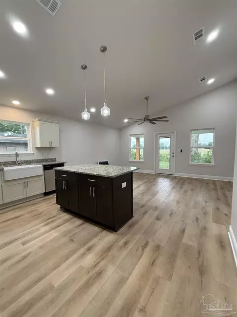 Kitchen - 3981 Mccutchin Dr, Jay, FL 32565 photo 2 of 5