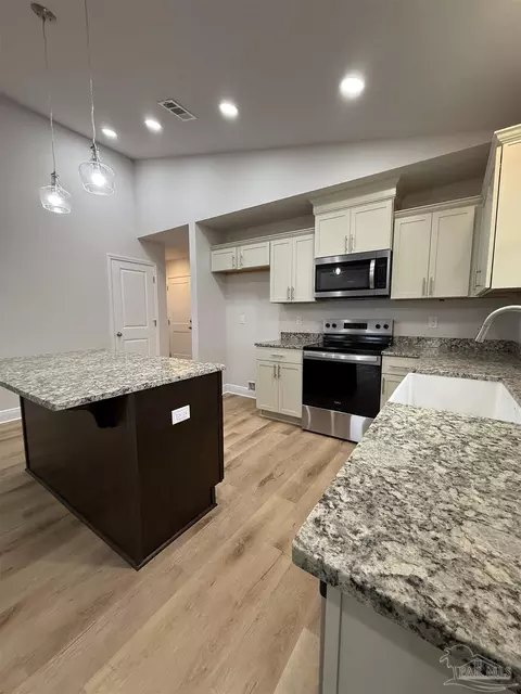 Kitchen - 3981 Mccutchin Dr, Jay, FL 32565 photo 4 of 5