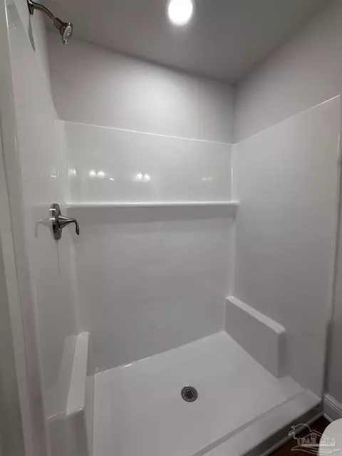 Bath - 3981 Mccutchin Dr, Jay, FL 32565 photo 4 of 6