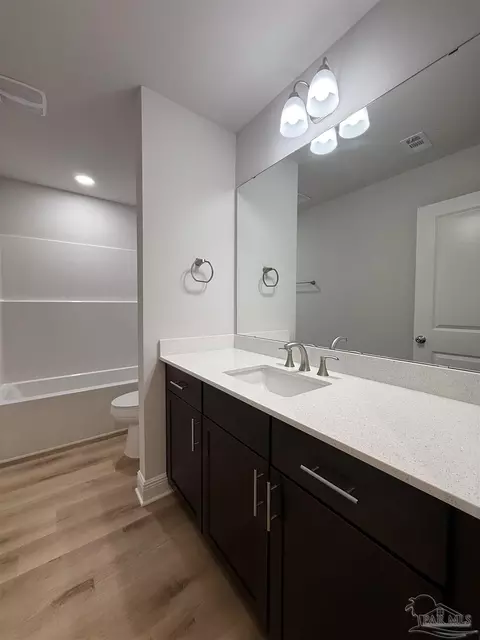Bath - 3981 Mccutchin Dr, Jay, FL 32565 photo 5 of 6