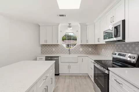 Kitchen - 7448 Rustling Pines Dr, Milton, FL 32583 photo 3 of 5