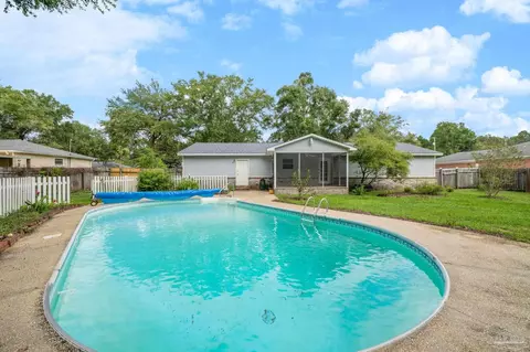 Exterior - 5737 Bronco Pl, Milton, FL 32570 photo 7 of 10