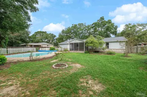 Exterior - 5737 Bronco Pl, Milton, FL 32570 photo 8 of 10