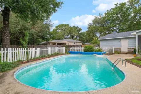 Exterior - 5737 Bronco Pl, Milton, FL 32570 photo 6 of 10