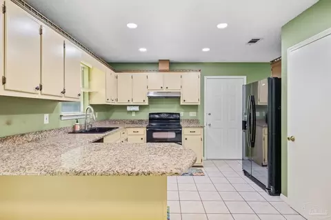 Kitchen - 5737 Bronco Pl, Milton, FL 32570 photo 2 of 2