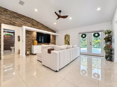 7534 Duval St, Navarre, FL 32566
