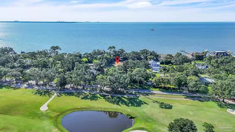 1055 Harbourview Cir, Pensacola, FL 32507
