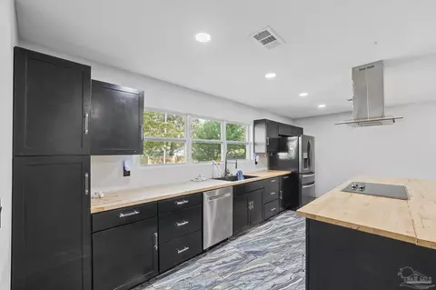 Kitchen - 5529 Andromeda Dr, Milton, FL 32570 photo 7 of 8