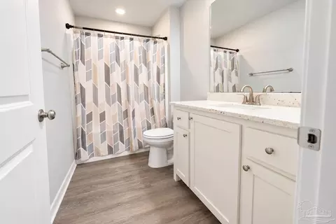 Bath - 9542 Permenter Rd, Milton, FL 32583 photo 2 of 2