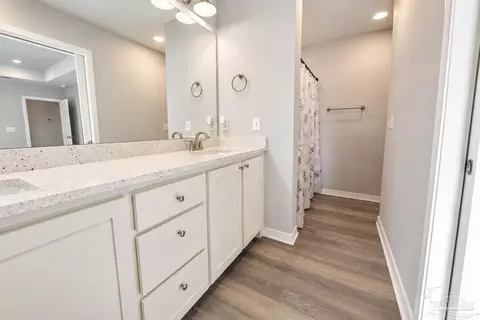 Bath - 9542 Permenter Rd, Milton, FL 32583 photo 1 of 2