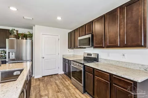 Kitchen - 4690 Perception Cir, Milton, FL 32570 photo 2 of 3