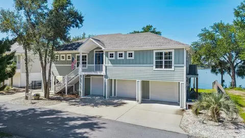 7677 Petersen Pt Rd, Milton, FL 32583