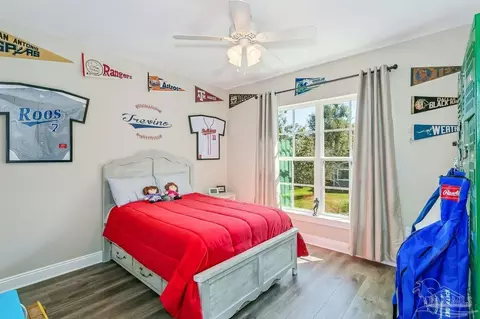 Bedroom - 7677 Petersen Pt Rd, Milton, FL 32583 photo 5 of 5